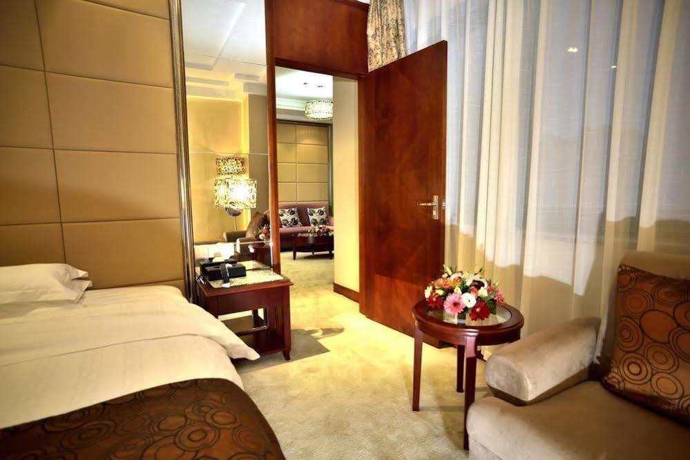 Picturesque Hotel Wuxi  Exterior photo
